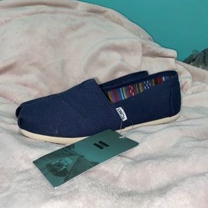 Navy blue Toms